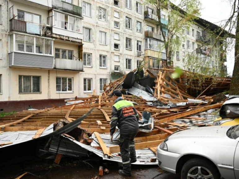 В Щёлкове сдуло крышу с пятиэтажного дома