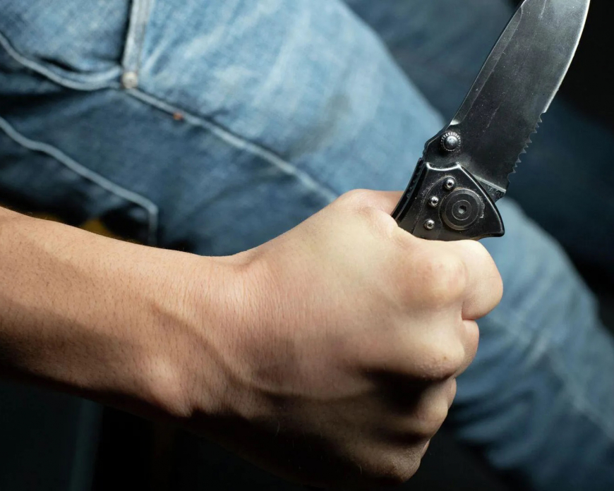 Мужчина напал с ножом на своих родителей в Мытищах
