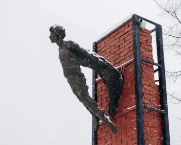 Памятник Есенину вновь вызывает споры, теперь в Гребневе