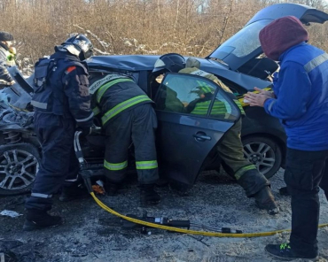 В Сергиевом Посаде спасли водителя, зажатого в салоне в ДТП