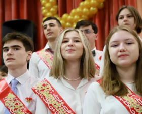 В Красногорске поздравили выпускников флагманской школы